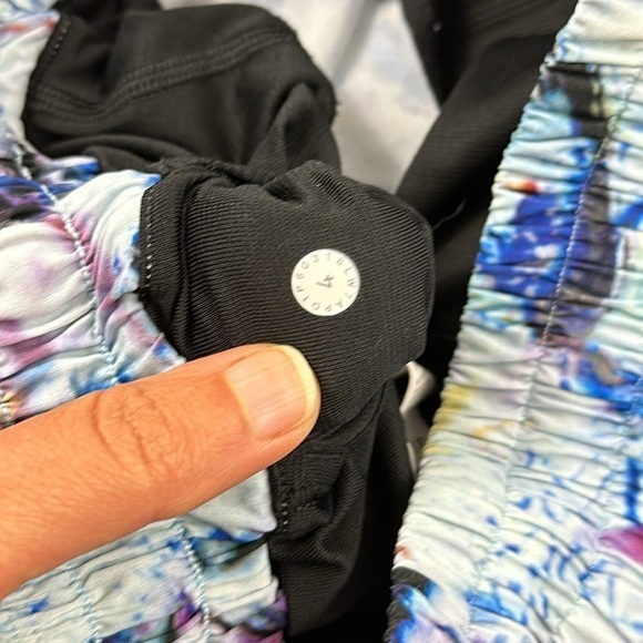 Lululemon Hotty Hot Short II *Long 4" Exposure Crystallize Multi / Black - Picture 5 of 5